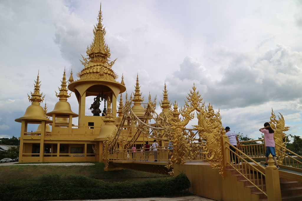 Chiang Rai White Temple golden temple_4831