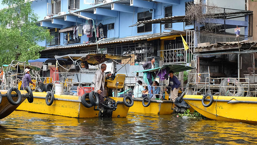 Discover another side to Bangkok on a Bangkok canal Tour Bangkok_longboat