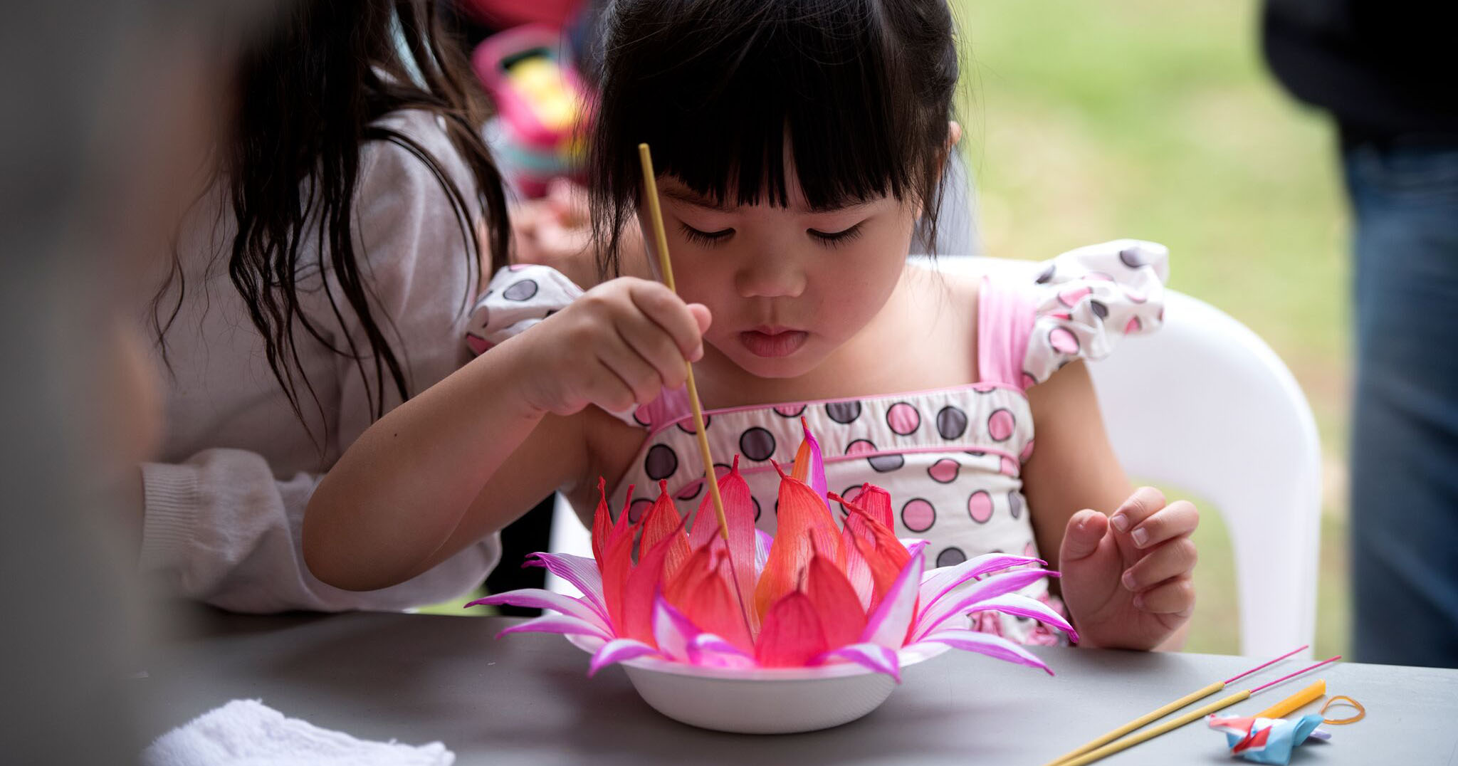 Thailand Festivals in Australia 2019 - Calendar of Events Loy Krathong child with lantern