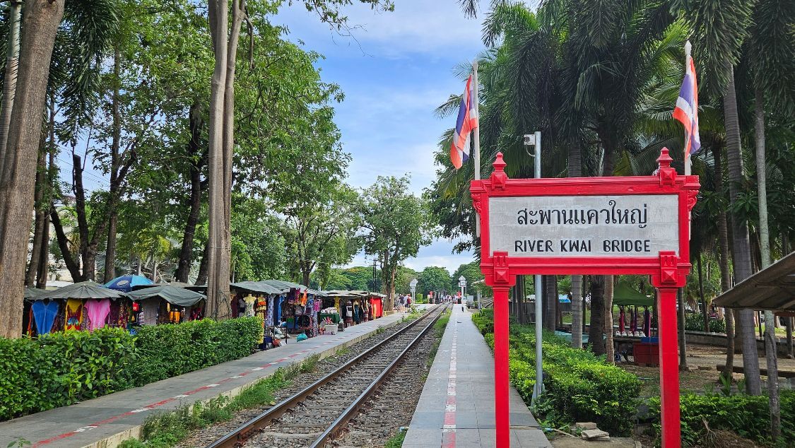 Kanchanaburi te aplazamiento: Tailandia increíble
